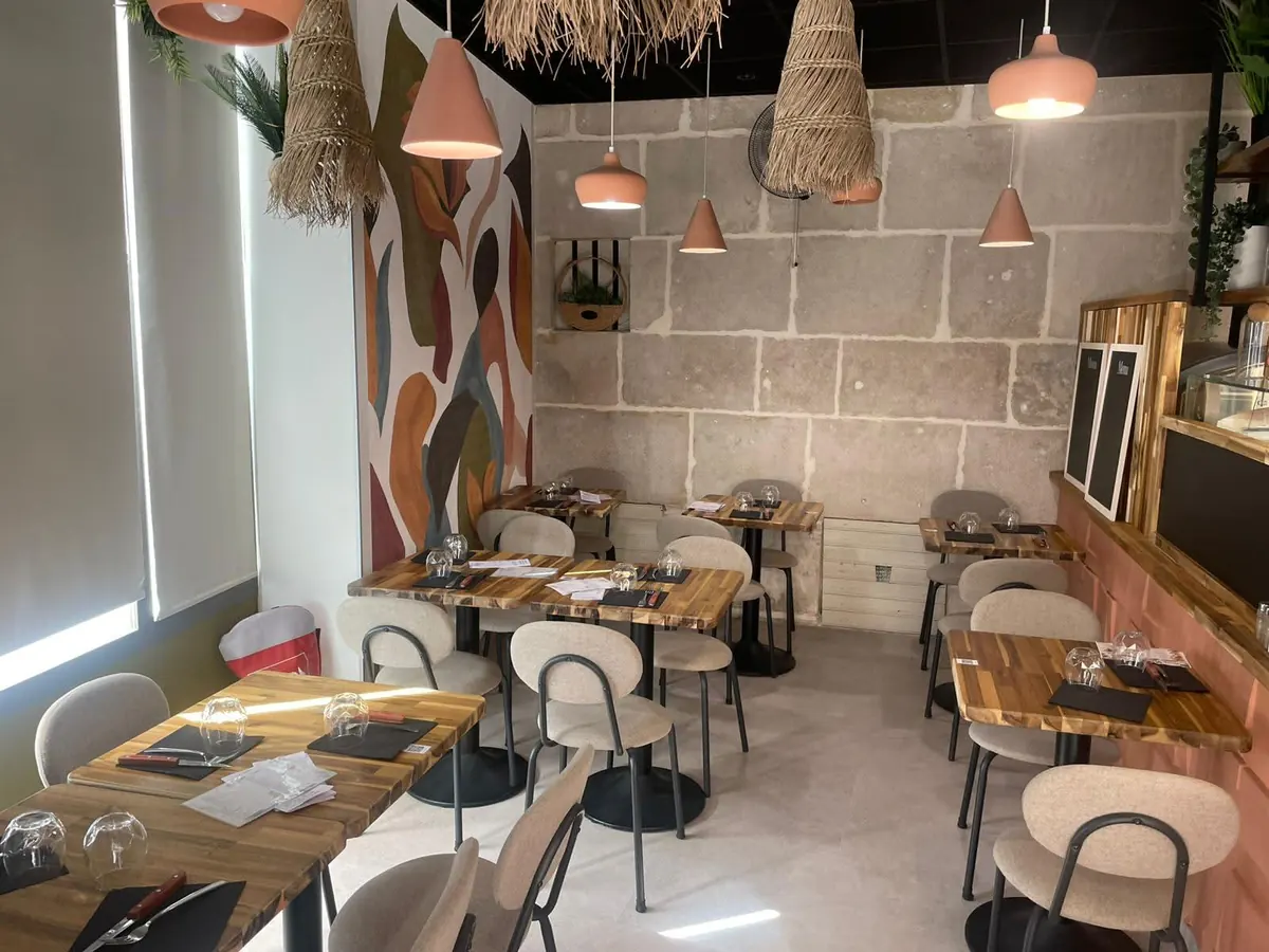 La salle du restaurant Pizz’Up à Dole